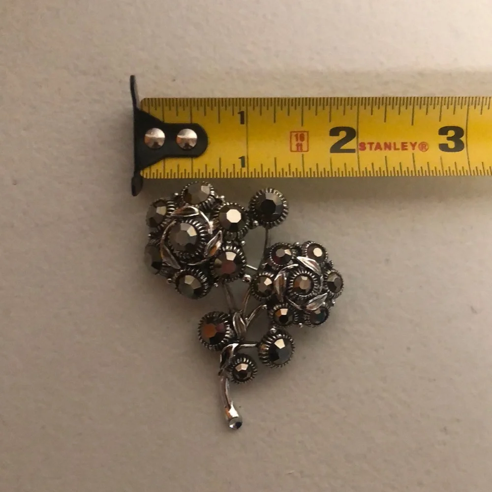 Vintage Weiss Silver Floral Rhinestone Brooch Elegant Jewelry Pewter Tone
